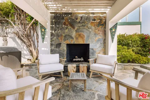 $28,750,000 | 23614 Malibu Colony Road, Malibu, CA 90265