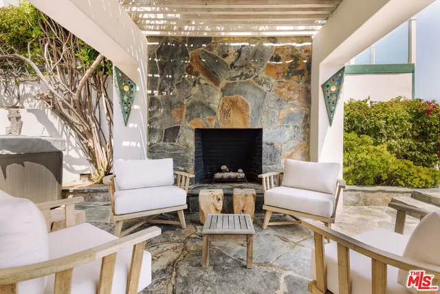 $28,750,000 | 23614 Malibu Colony Road, Malibu, CA 90265