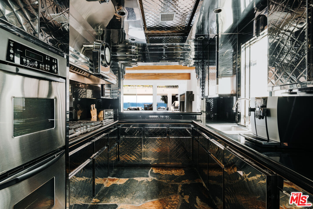 23614 Malibu Colony Road Malibu, CA 90265 - Photo 9 of 36