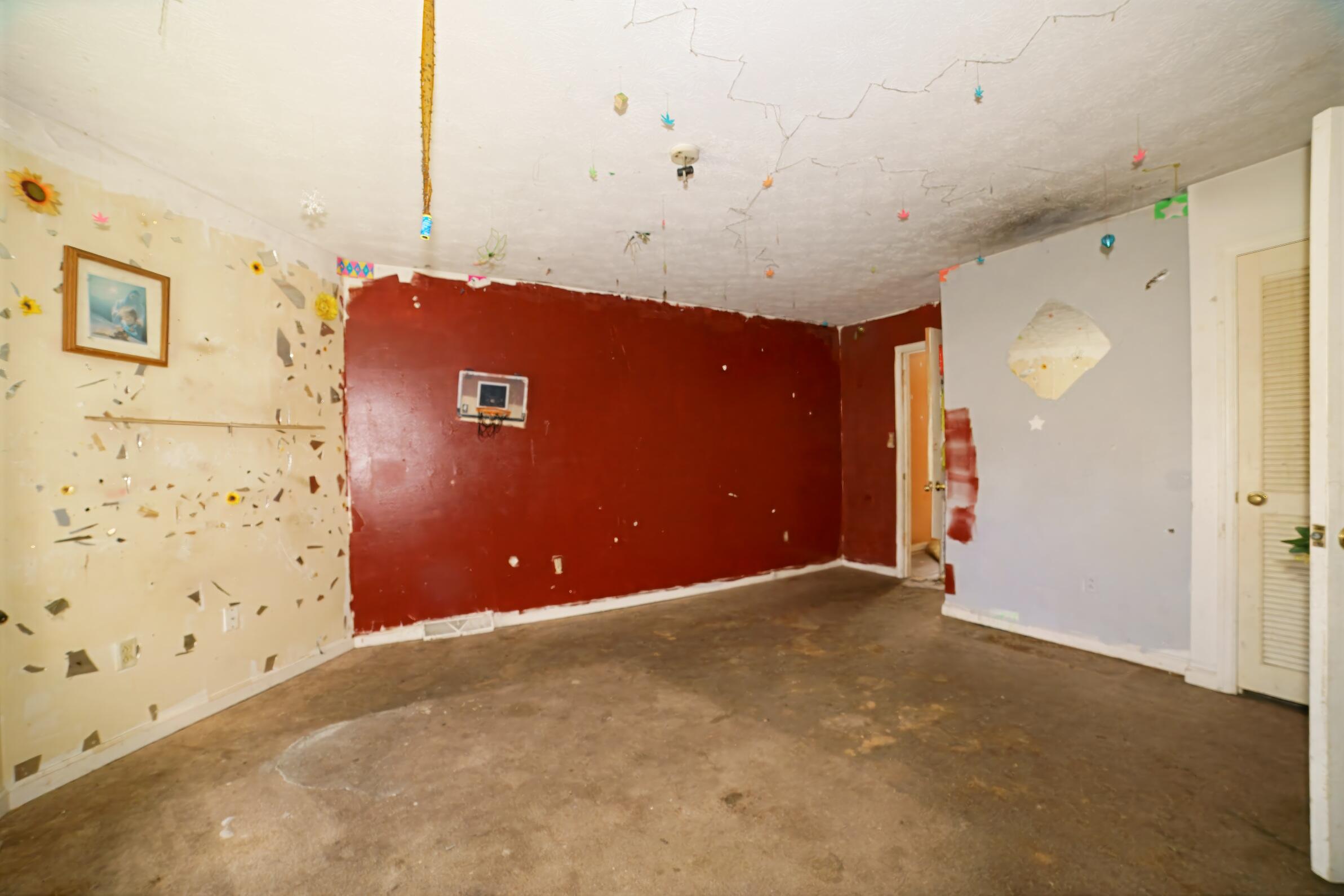 332 East Prospect Street Covington, VA 24426 - Photo 14 of 54 a view of an empty room