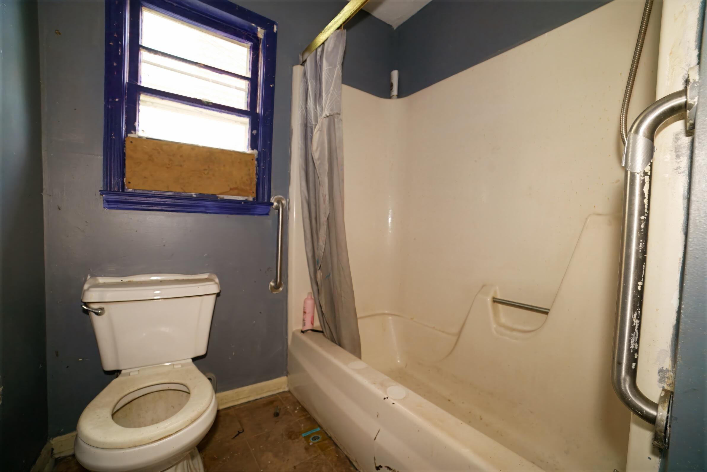 332 East Prospect Street Covington, VA 24426 - Photo 17 of 54 a bathroom with a toilet and a shower
