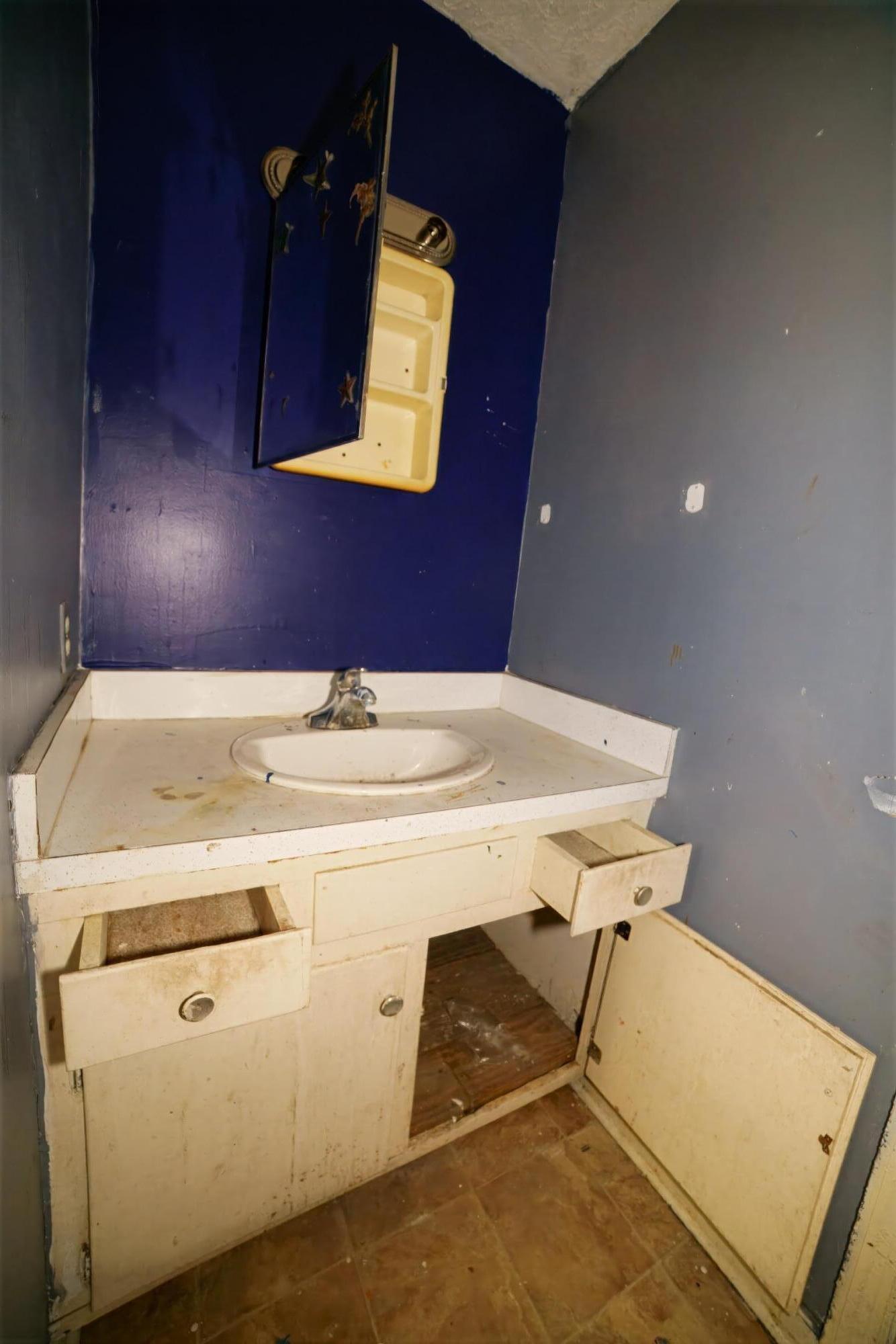 332 East Prospect Street Covington, VA 24426 - Photo 18 of 54 a utility room with dryer and washer