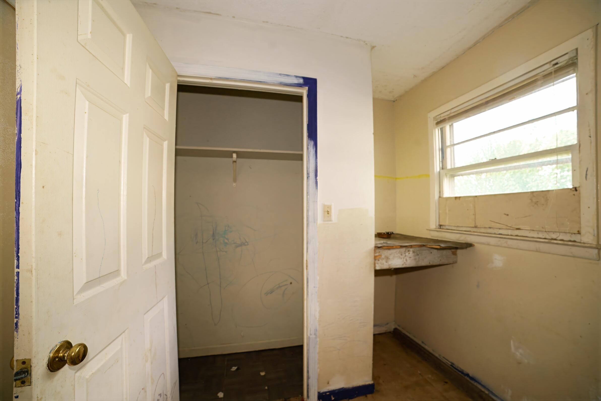 332 East Prospect Street Covington, VA 24426 - Photo 27 of 54 a bathroom with a sink and mirror