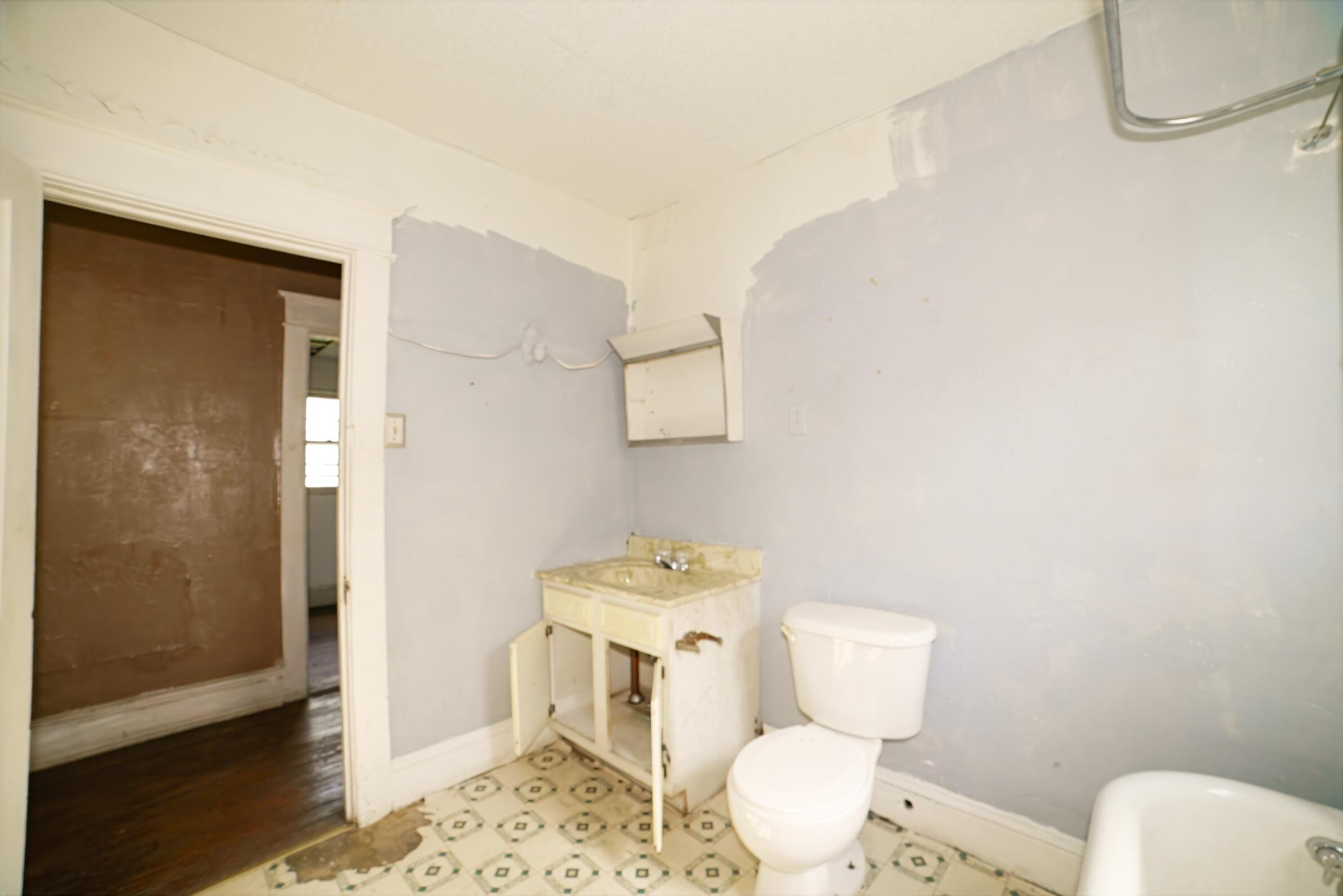 332 East Prospect Street Covington, VA 24426 - Photo 45 of 54 a bathroom with a toilet sink and shower