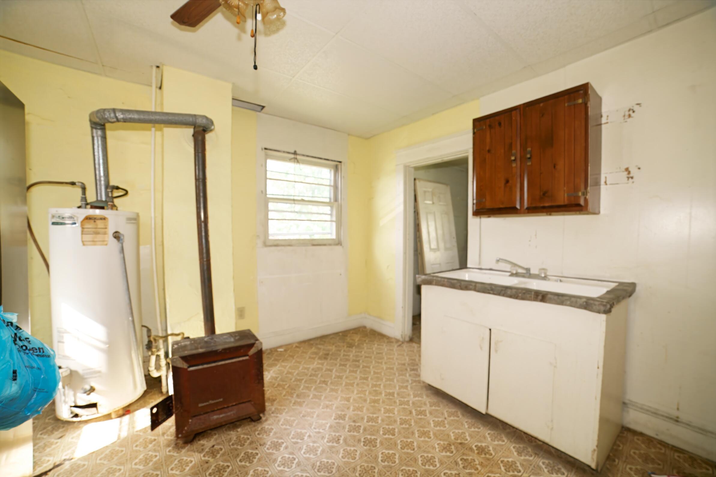 332 East Prospect Street Covington, VA 24426 - Photo 47 of 54 a living room with a stove and a refrigerator