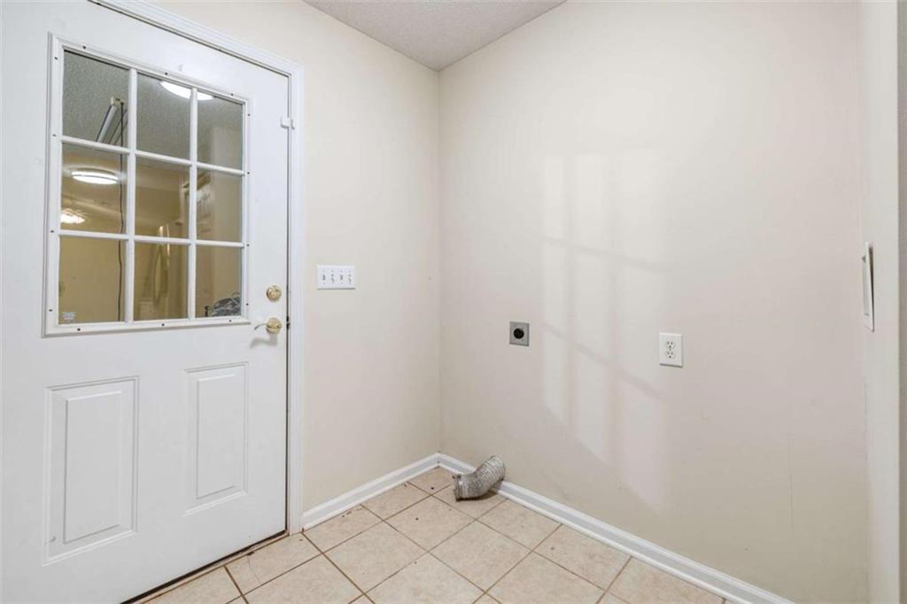 226 Chestnut Avenue Demorest, GA 30535 - Photo 25 of 47 a view of an empty room
