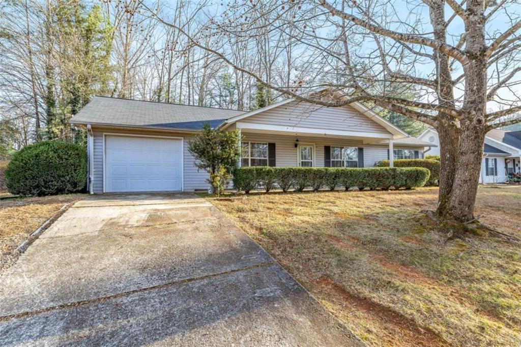 226 Chestnut Avenue Demorest, GA 30535 - Photo 29 of 47 front view of a house with a yard