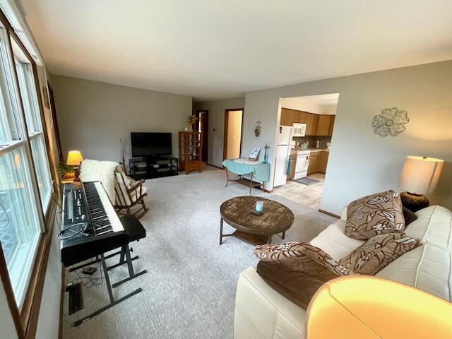 210 South Jackson Road Ludington, MI 49431 - Photo 7 of 40 Living Room