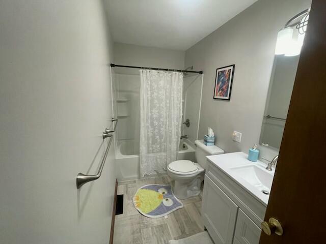 210 South Jackson Road Ludington, MI 49431 - Photo 10 of 40 Bathroom
