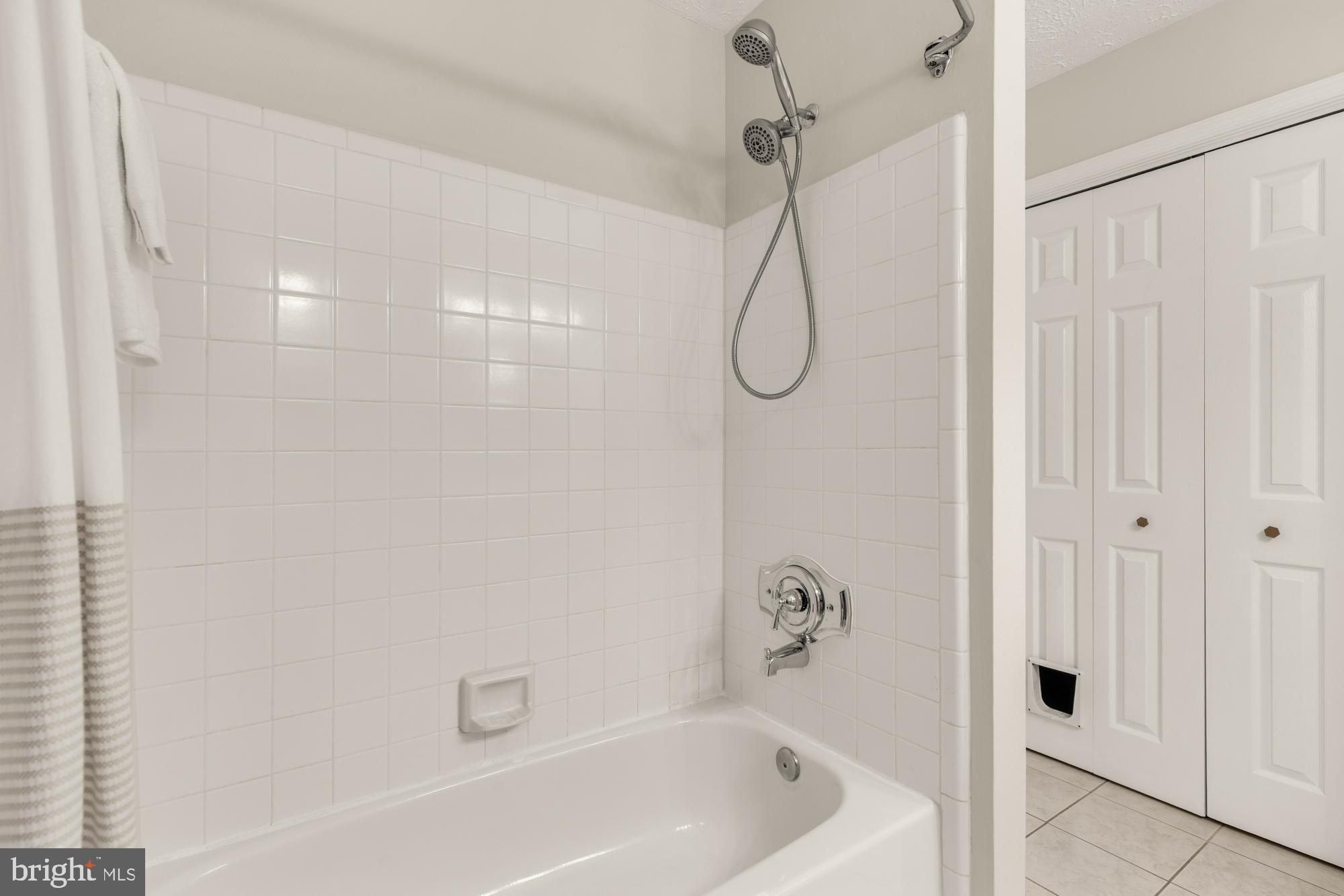 45 Windbrooke Circle, Unit 45 Gaithersburg, MD 20879 - Photo 18 of 29 a bathroom with a bath tub with a shower