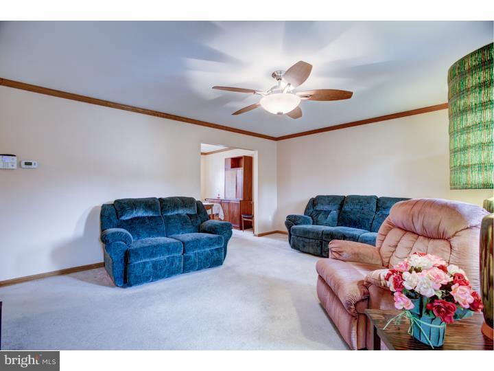 30 Cherry Road New Castle, DE 19720 - Photo 10 of 25 Living Room