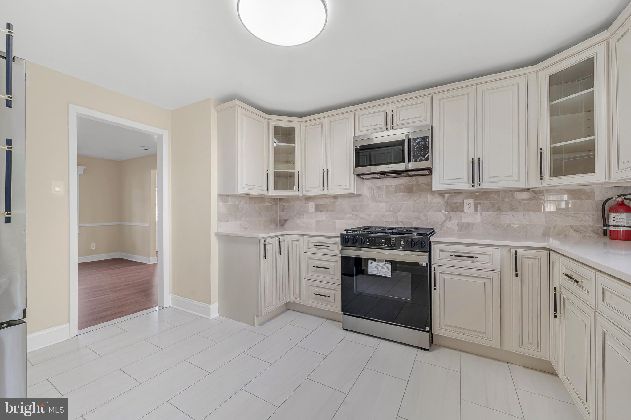 220 Stevenson Avenue Beverly, NJ 08010 - Photo 4 of 48