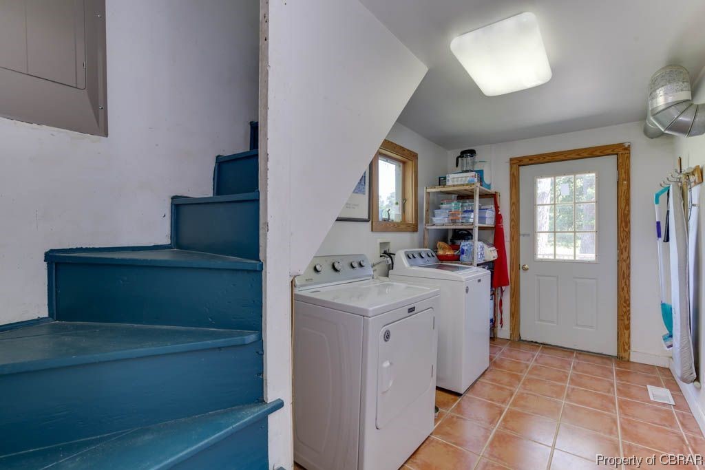 1595 Fitchetts Wharf Road Moon, VA 23119 - Photo 22 of 50