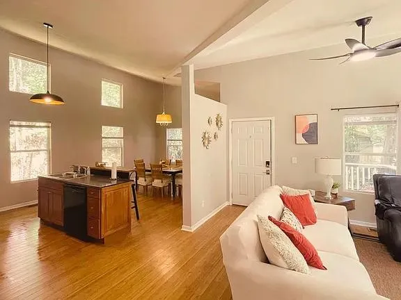 $1,895 | 837 Forrest Circle Southeast, Atlanta, GA 30354