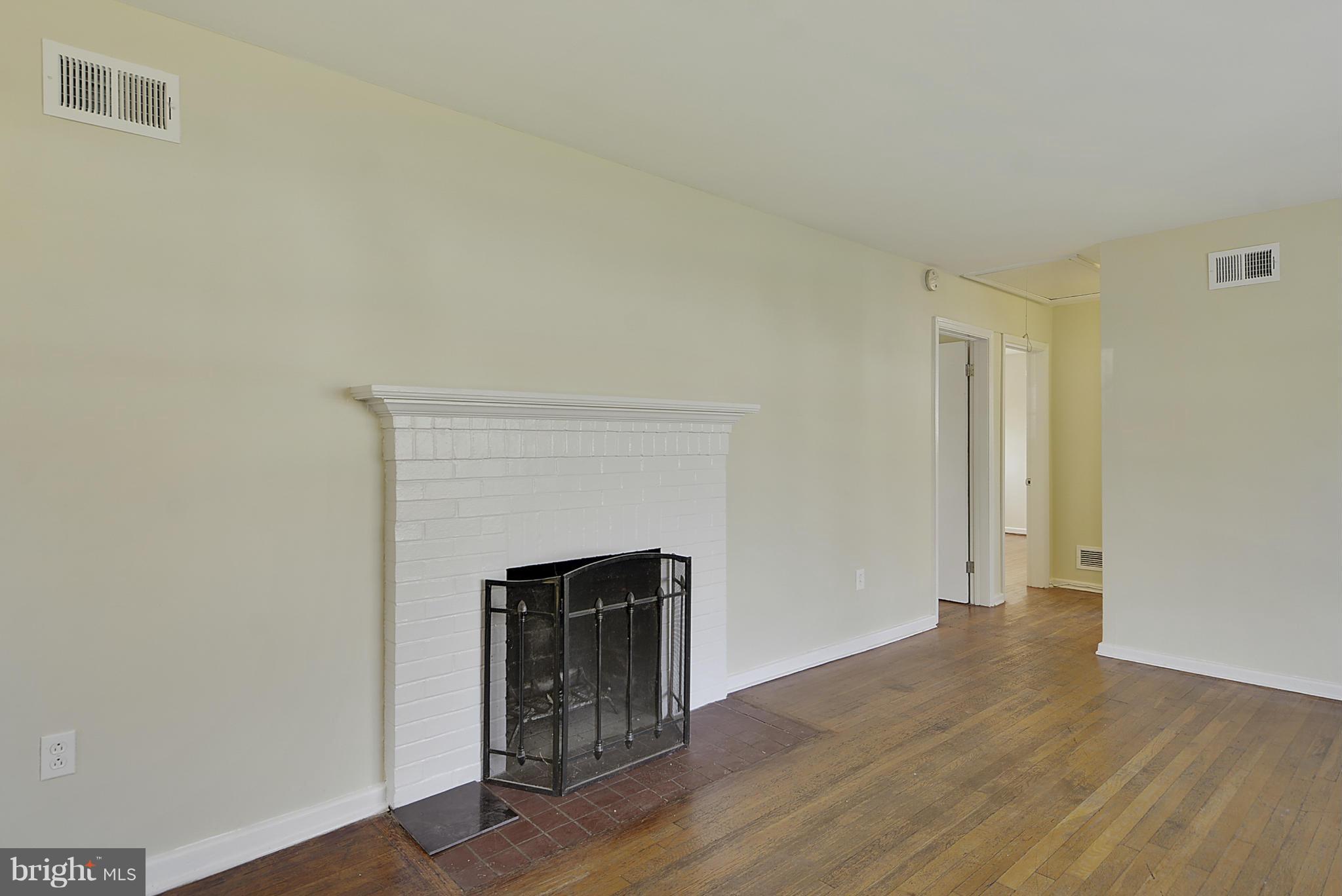 1609 Parham Place Silver Spring, MD 20903 - Photo 7 of 20 Living Room