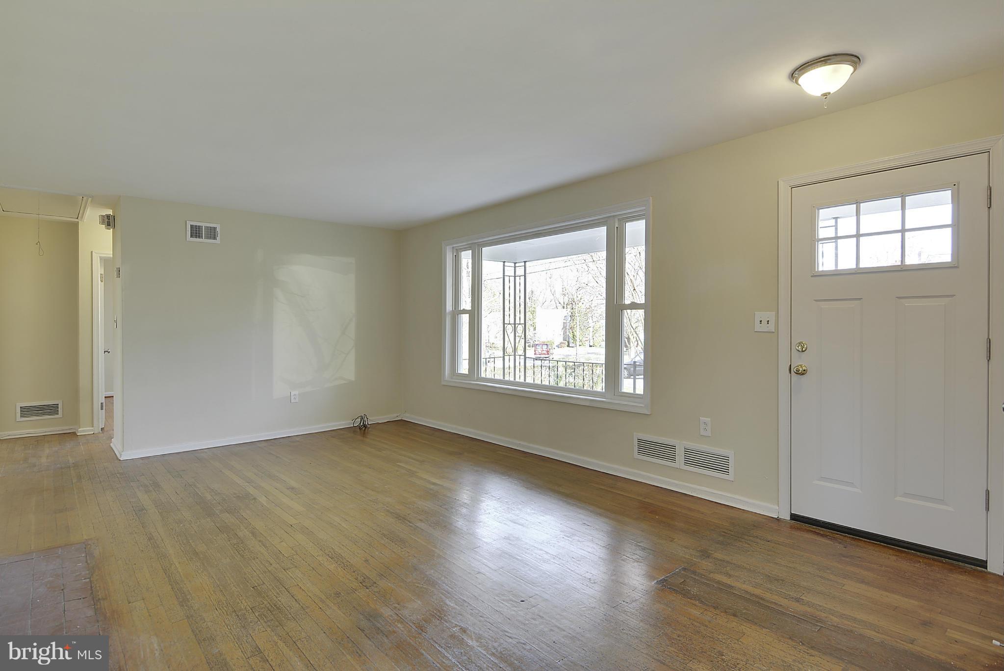 1609 Parham Place Silver Spring, MD 20903 - Photo 8 of 20 Living Room