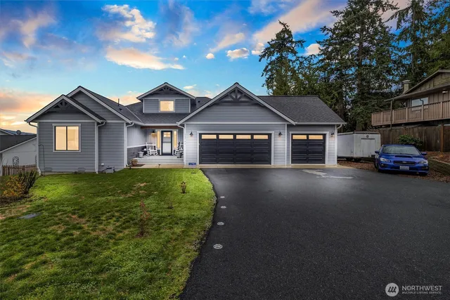$864,900 | 12760 Country Club Place, Burlington, WA 98233