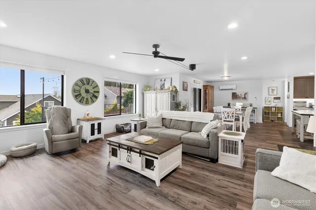 $864,900 | 12760 Country Club Place, Burlington, WA 98233