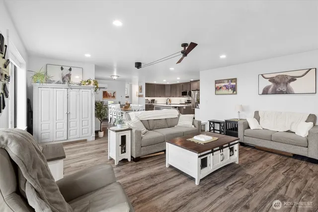 $864,900 | 12760 Country Club Place, Burlington, WA 98233