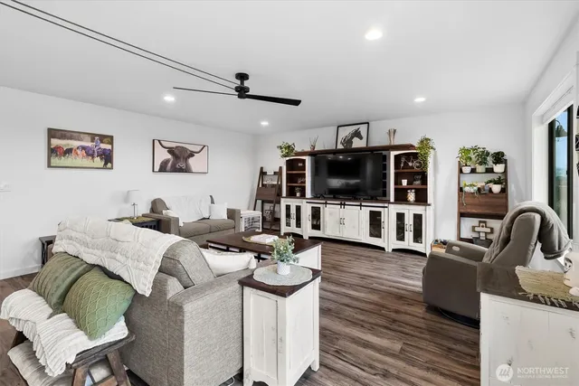 $864,900 | 12760 Country Club Place, Burlington, WA 98233