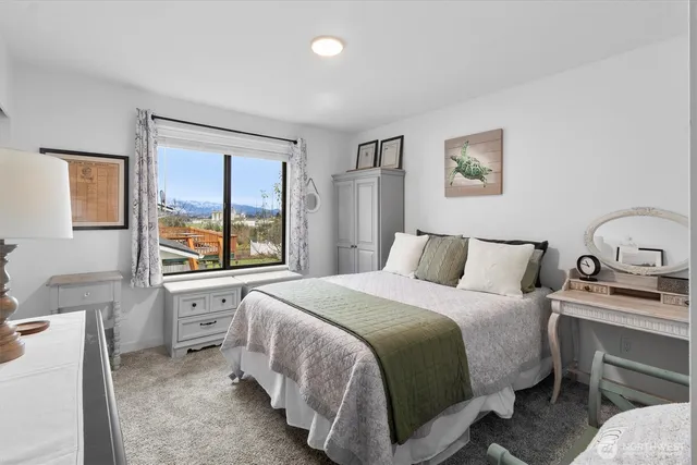 $864,900 | 12760 Country Club Place, Burlington, WA 98233