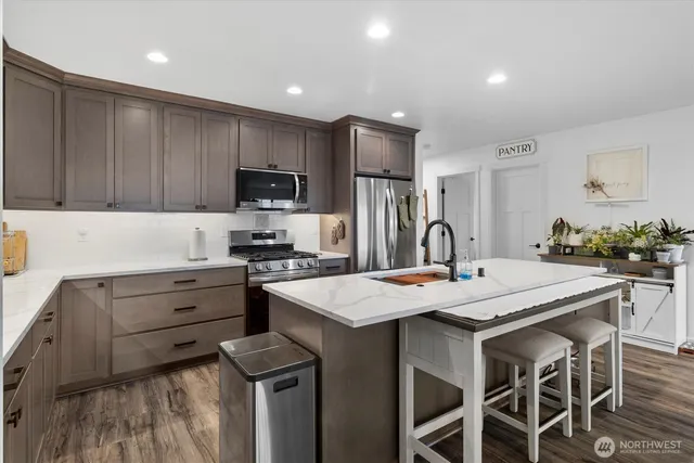 $864,900 | 12760 Country Club Place, Burlington, WA 98233