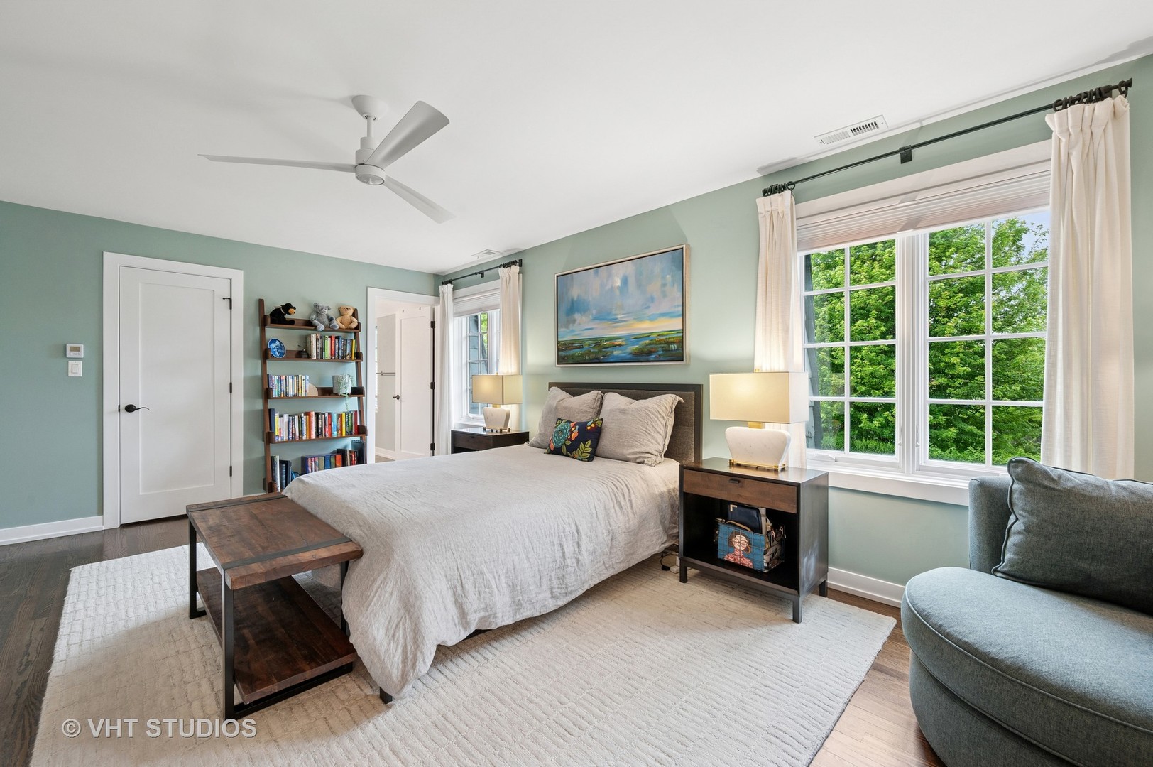 318 Sunset Road Winnetka, IL 60093 - Photo 20 of 39 a bedroom with a large bed and a window