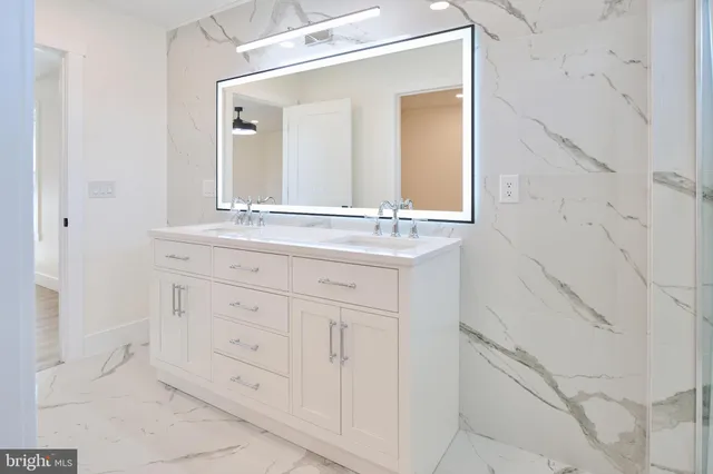 a picture of a bench in front of a wall