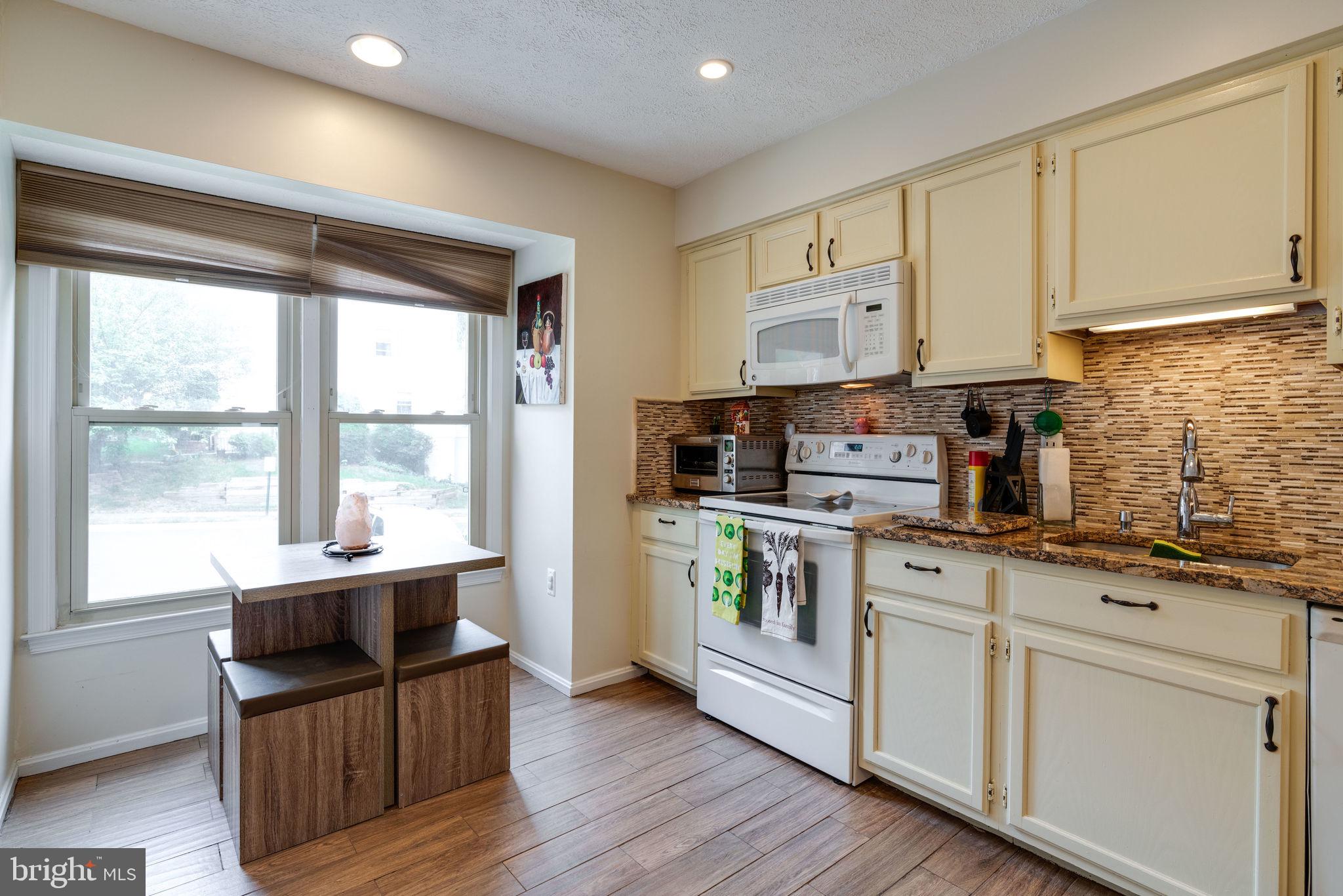 7323 Stream Way Springfield, VA 22152 - Photo 8 of 49 Gallery Image 8