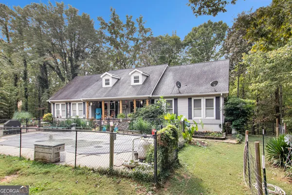 front view of house with a yard