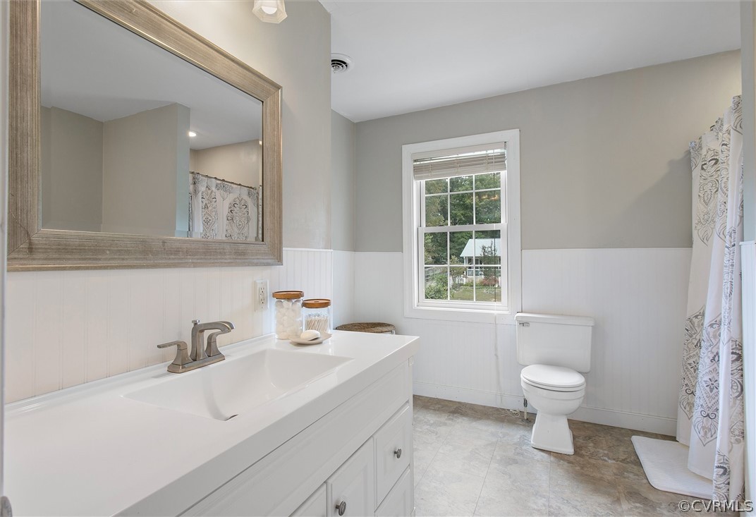 5025 Gention Road Chesterfield, VA 23832 - Photo 24 of 31 Full bath upstairs with updated vanity and fresh p