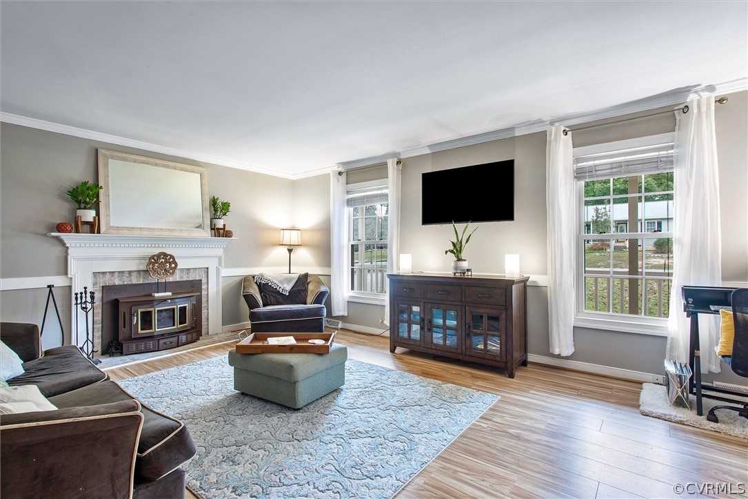 5025 Gention Road Chesterfield, VA 23832 - Photo 7 of 31 This family room will wow you!!! New laminate flo