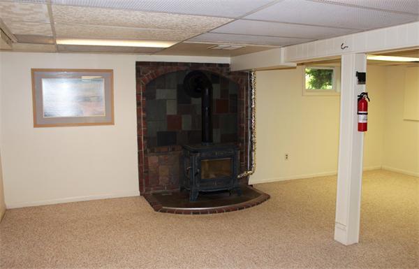 14 Robinson Road Beverly, MA 01915 - Photo 13 of 19