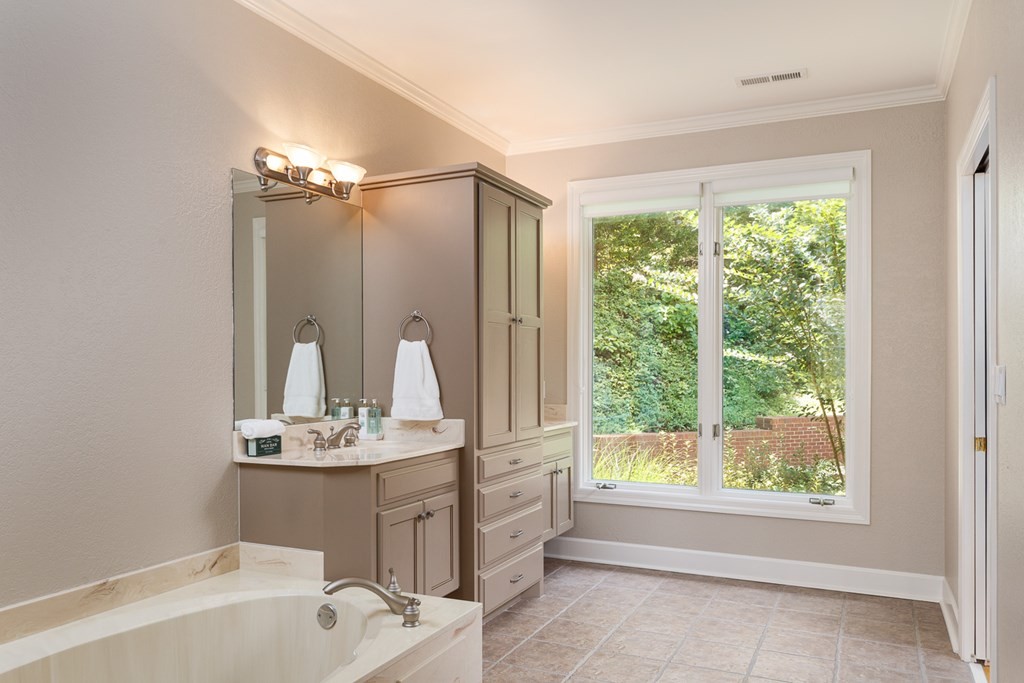 176 Ridgewood Drive Muscle Shoals, AL 35661 - Photo 17 of 43