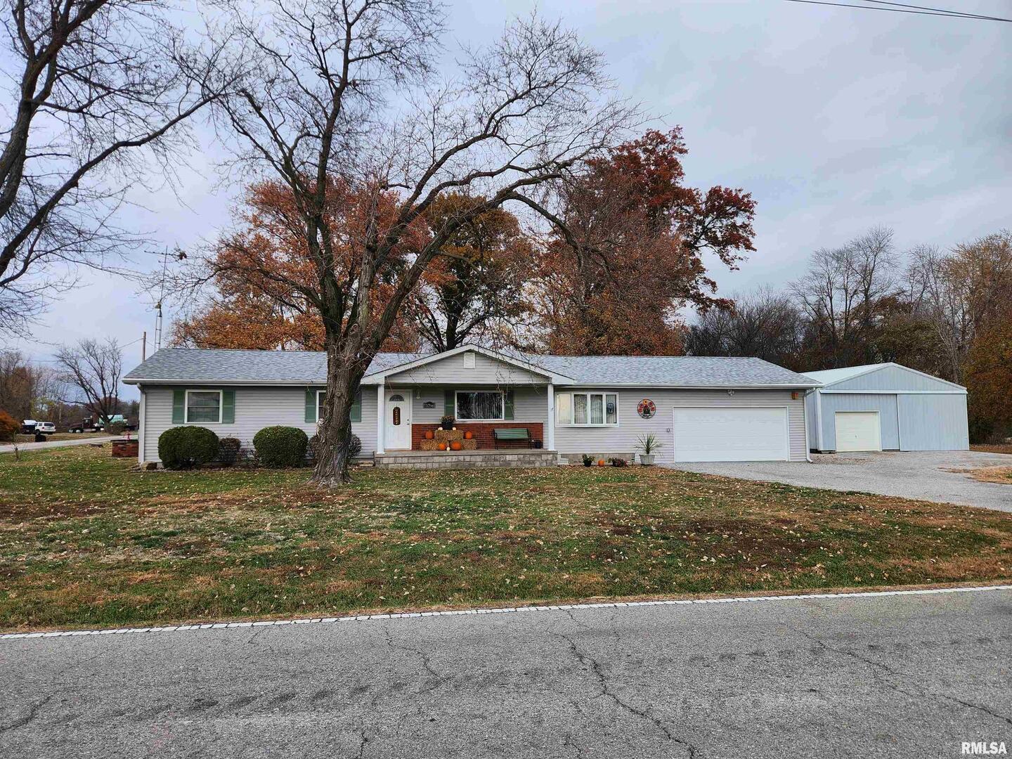 15766 East Tilton Road Ina, IL 62846 - Photo 3 of 59 front view of a house with a yard