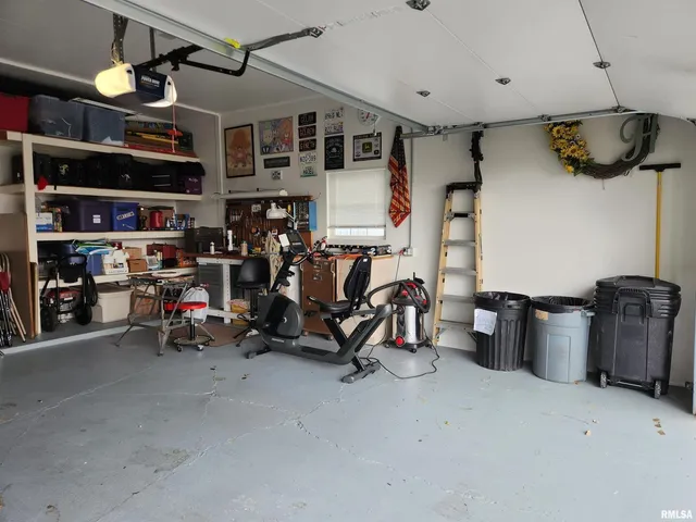 $285,000 | 15766 East Tilton Road, Ina, IL 62846