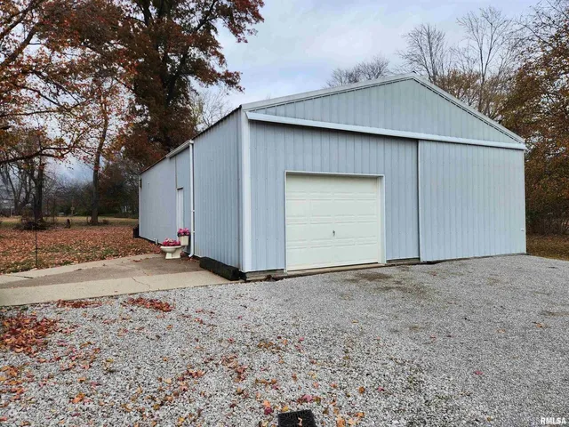 $285,000 | 15766 East Tilton Road, Ina, IL 62846