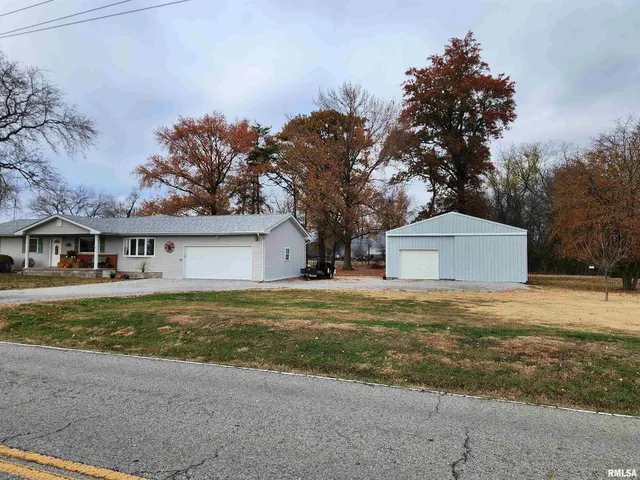 $285,000 | 15766 East Tilton Road, Ina, IL 62846