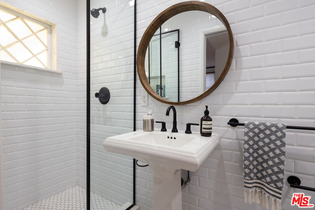 1939 Devon Road Pasadena, CA 91103 - Photo 16 of 32