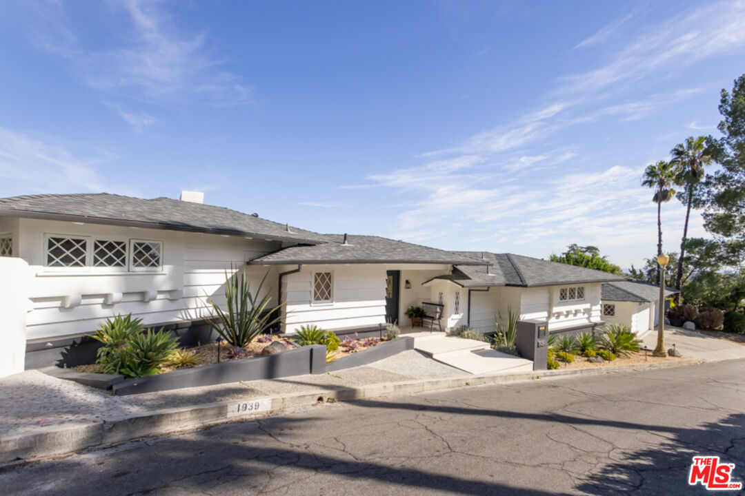 1939 Devon Road Pasadena, CA 91103 - Photo 8 of 32