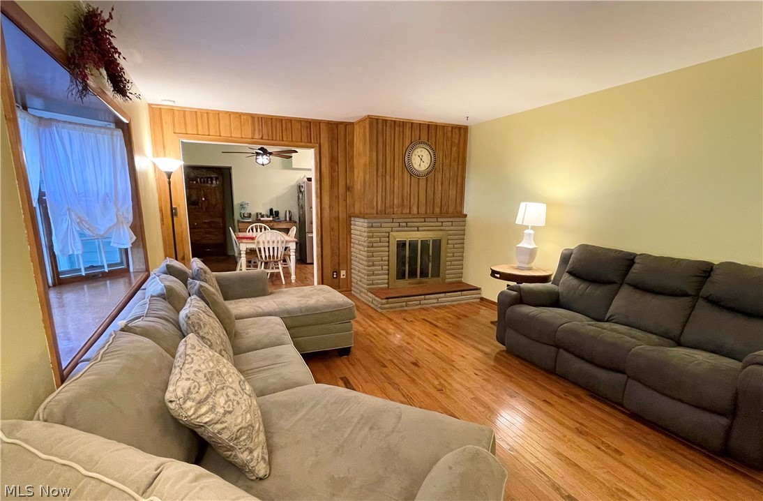948 Howland Wilson Road Northeast Warren, OH 44484 - Photo 12 of 29 Living Room