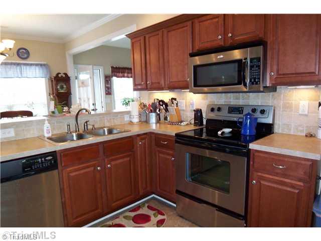 10026 Hampton Road Lexington, NC 27295 - Photo 3 of 12 Kitchen.