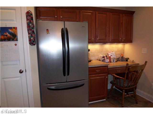 10026 Hampton Road Lexington, NC 27295 - Photo 4 of 12 Kitchen.