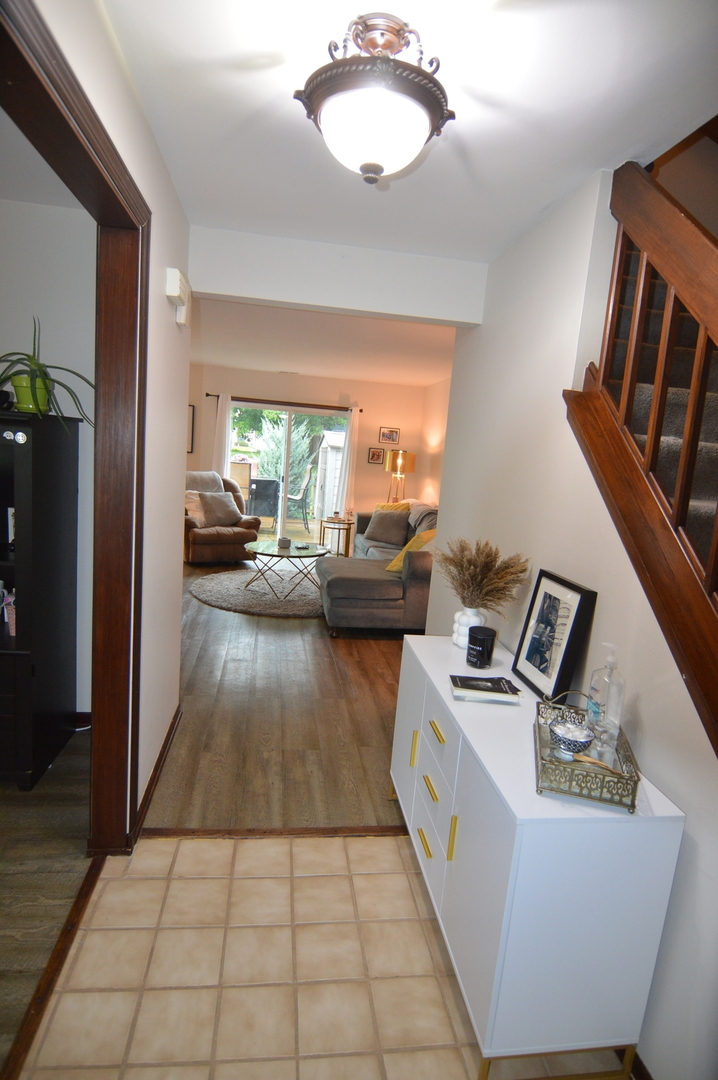 730 Nantucket Way Island Lake, IL 60042 - Photo 14 of 29 a very nice looking room with a large window