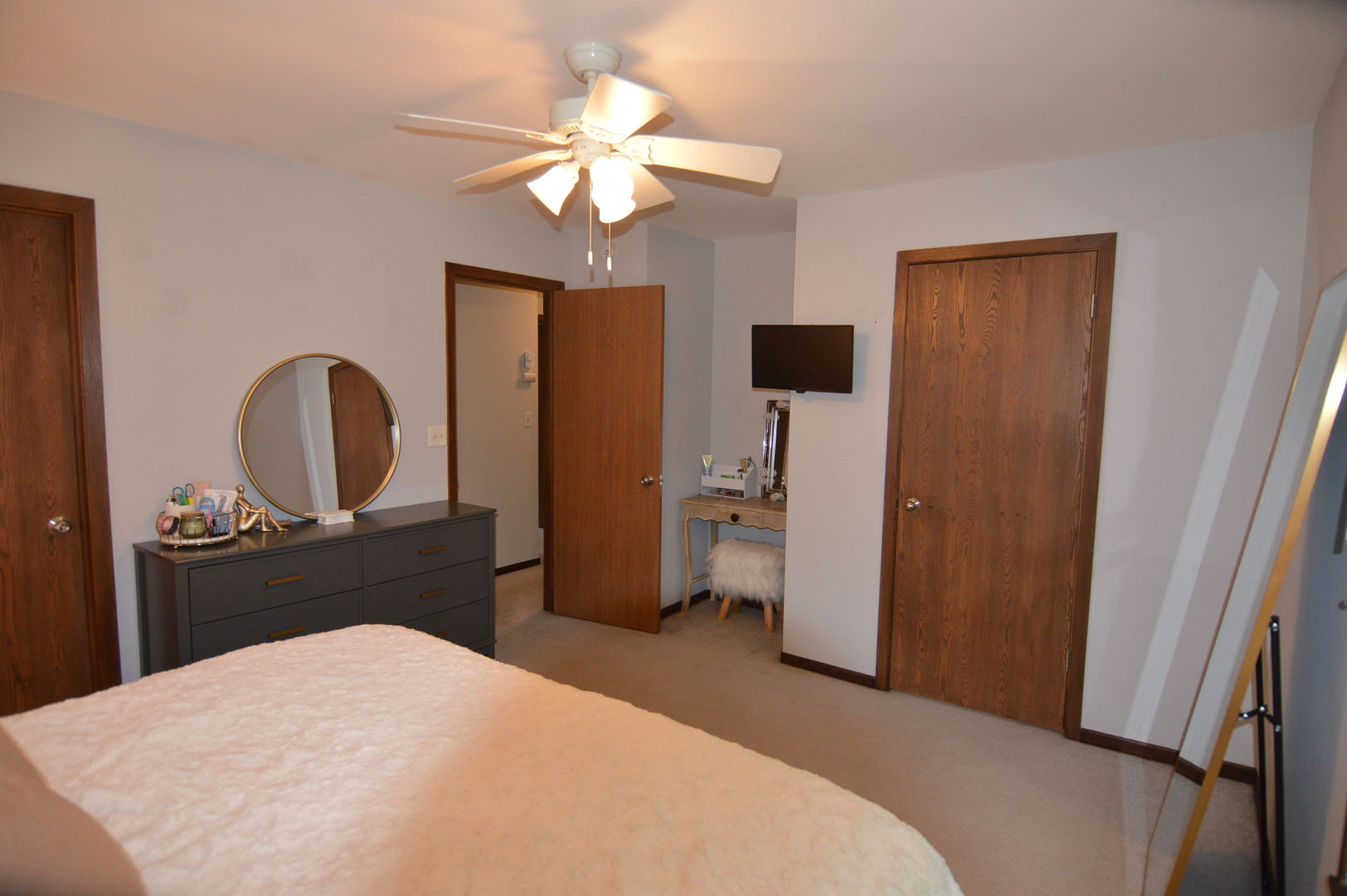 730 Nantucket Way Island Lake, IL 60042 - Photo 21 of 29 a bedroom with a bed and a dresser