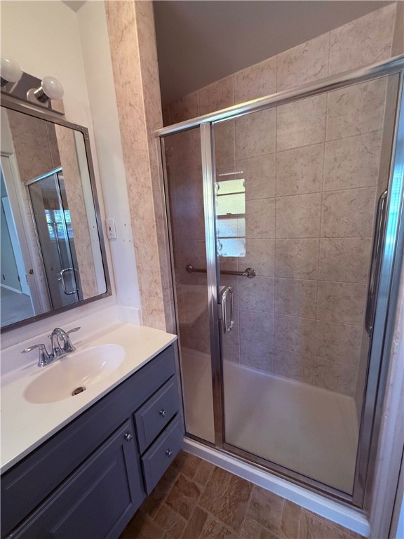 686 South Seigel Street Decatur, IL 62522 - Photo 17 of 31 Master bathroom, walk in shower