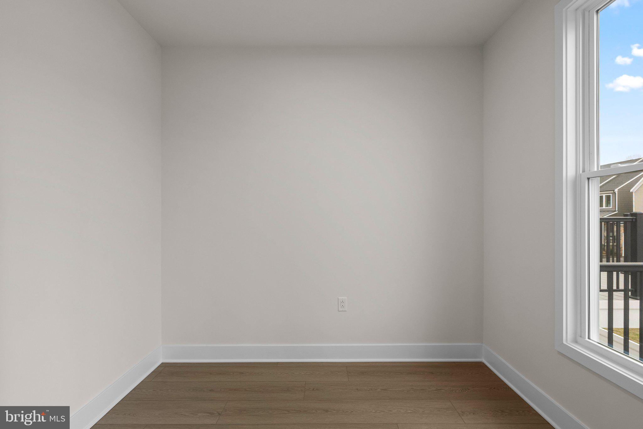 44480 Lowestoft Square Ashburn, VA 20147 - Photo 18 of 44 a view of an empty room with a window