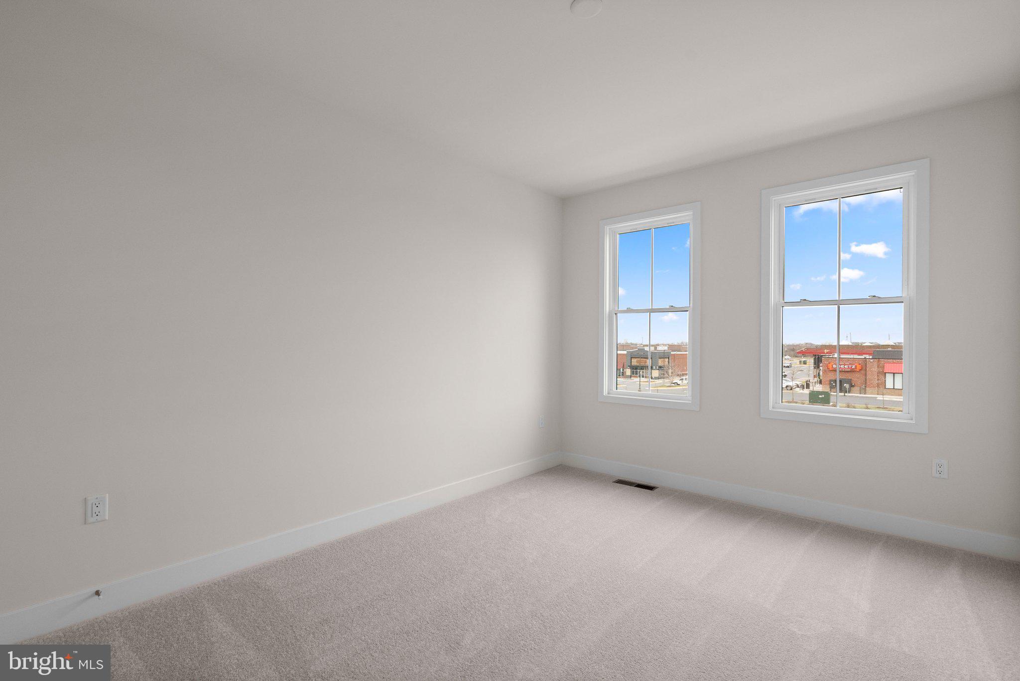44480 Lowestoft Square Ashburn, VA 20147 - Photo 20 of 44 a view of an empty room with a window