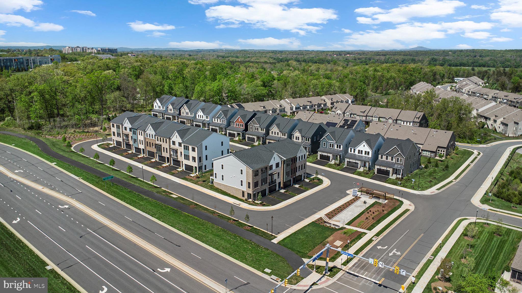 44480 Lowestoft Square Ashburn, VA 20147 - Photo 35 of 44 a view of a balcony with couches and city view