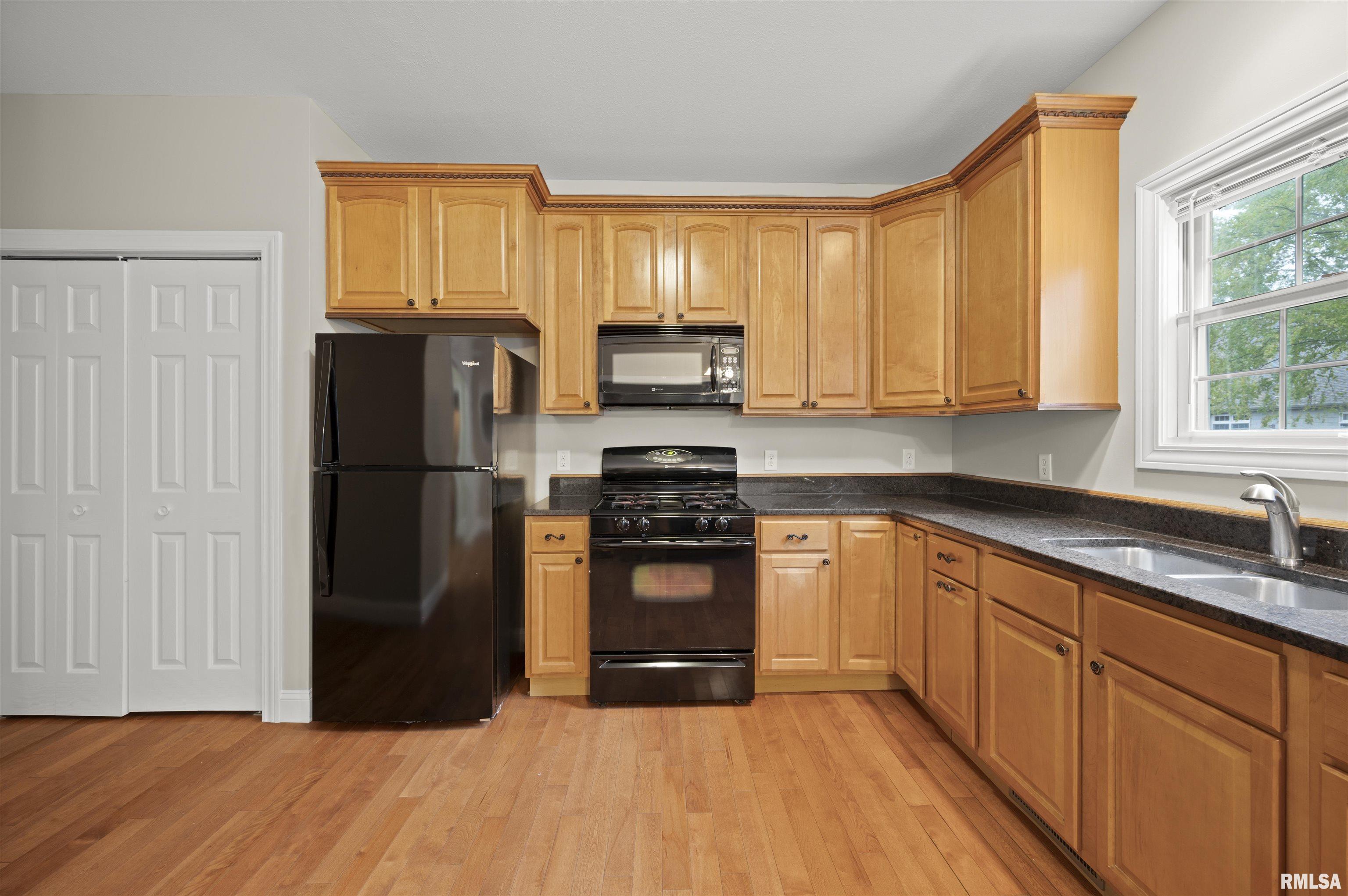 2139 West Geneva Road Peoria, IL 61615 - Photo 11 of 33 Gallery Image 11